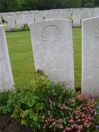 Etaples Military Cemetery - Howe, Robert Leonard